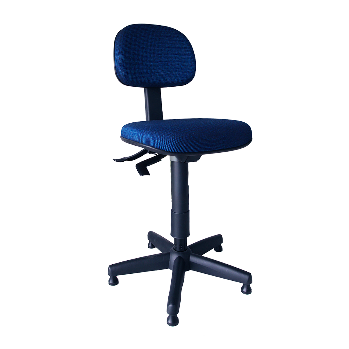 Cadeira ergonômica para áreas operativas de uso intenso, com foco em costureiras. Possui sistema Back System (02 alavancas) para regulagem de inclinação e altura do encosto, braços com ajuste de altura e base giratória a gás. Atende às normas NR17 e ABNT NBR 13962, garantindo conforto e durabilidade com espuma injetada e contra capas em polipropileno.
