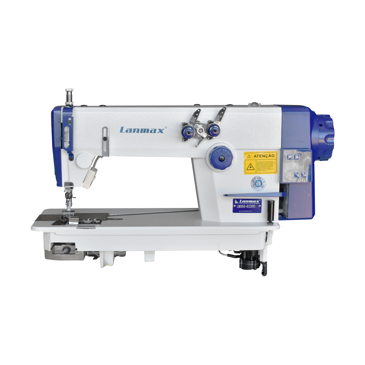 Máquina de costura industrial de 2 agulhas paralelas (bitola 6,4mm) com ponto corrente e motor Direct Drive. Possui painel de comando para ajuste de velocidade e parada de agulha (superior/inferior), looper independente para facilitar a mudança de posição e lubrificação automática. Inclui luminária de LED embutida no cabeçote, sendo ideal para costuras de reforço que exigem elasticidade e alta produtividade.