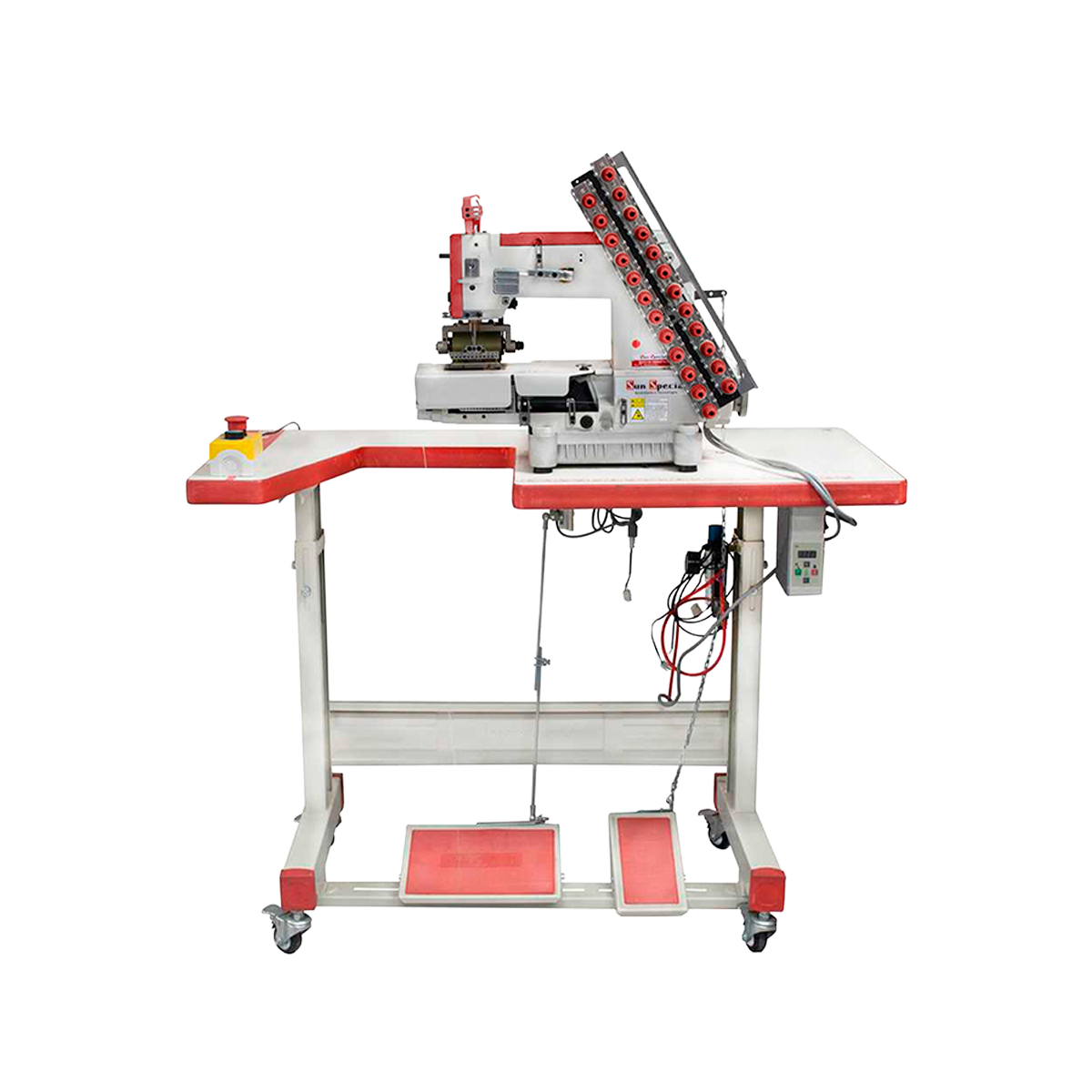 Máquina de costura industrial elastiqueira de base cilíndrica com 12 agulhas e 24 fios. Equipada com motor Direct Drive, catraca traseira para transporte preciso e lubrificação automática. Ideal para aplicação de elásticos em cós e detalhes de moda fitness e underwear, operando com velocidade de 4500 PPM.